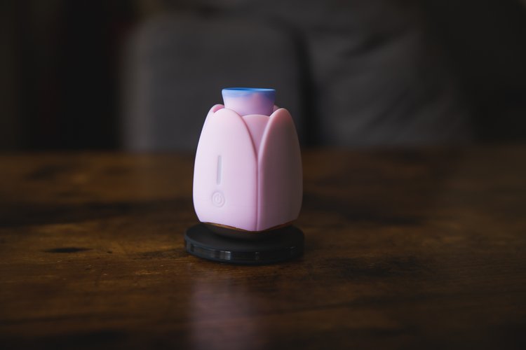 Maia Tulip Suction Toy